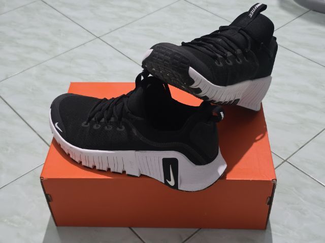 ดำ รองเท้าผ้าใบ UK 8.5 | EU 42 2/3 | US 9 รองเท้า nike free metcon 6