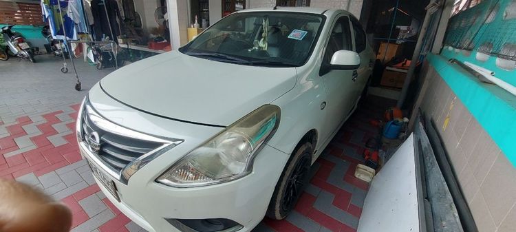 รถ Nissan Almera 1.2 E สี ขาว