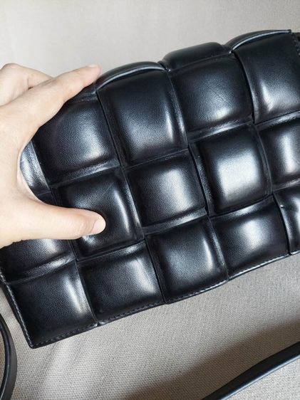 กระเป๋าสะพาย Bottega Veneta เป็นหนังสานสีดำ รูปที่ 14