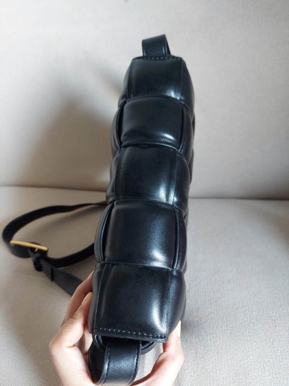 กระเป๋าสะพาย Bottega Veneta เป็นหนังสานสีดำ รูปที่ 6