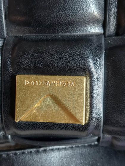 กระเป๋าสะพาย Bottega Veneta เป็นหนังสานสีดำ รูปที่ 8