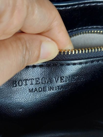 กระเป๋าสะพาย Bottega Veneta เป็นหนังสานสีดำ รูปที่ 7