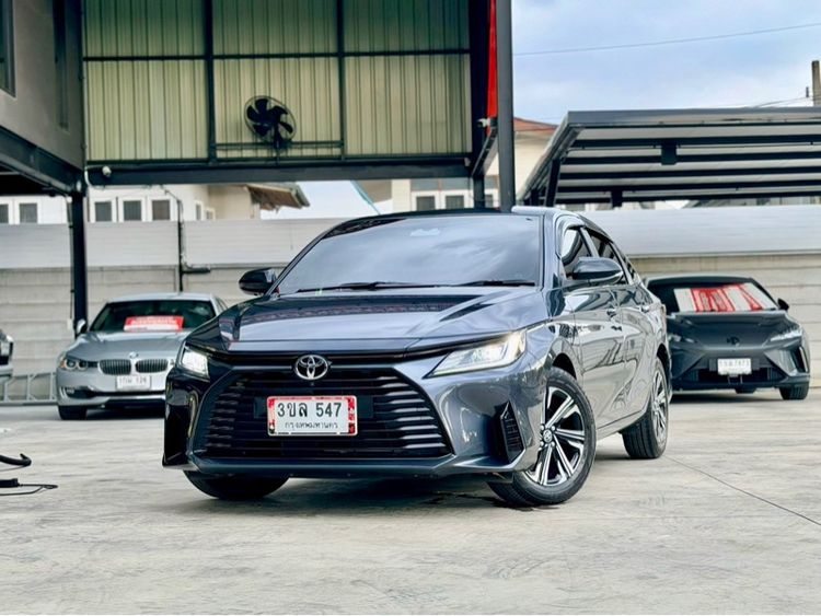 Toyota Yaris ATIV 2023 1.2 Premium Luxury Sedan เบนซิน ไม่ติดแก๊ส เกียร์อัตโนมัติ เทา รูปที่ 2