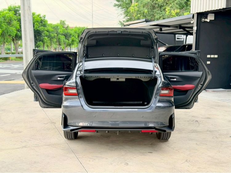 Toyota Yaris ATIV 2023 1.2 Premium Luxury Sedan เบนซิน ไม่ติดแก๊ส เกียร์อัตโนมัติ เทา