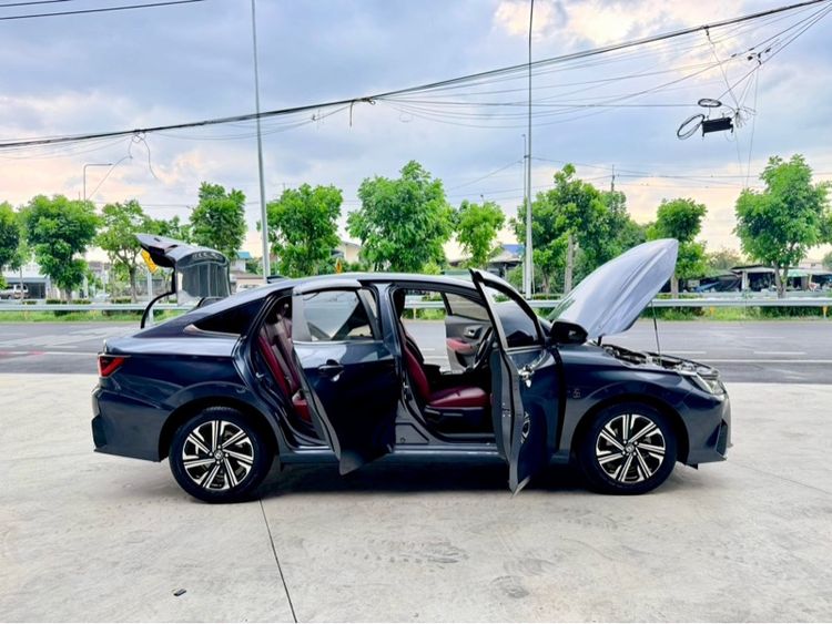 รถ Toyota Yaris ATIV 1.2 Premium Luxury สี เทา