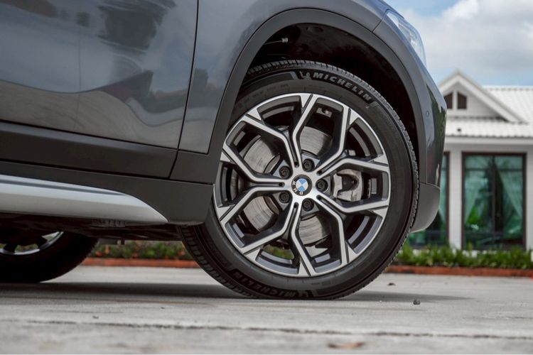 BMW X1 2022 2.0 sDrive20d xLine Utility-car ดีเซล ไม่ติดแก๊ส เกียร์อัตโนมัติ เทา รูปที่ 4
