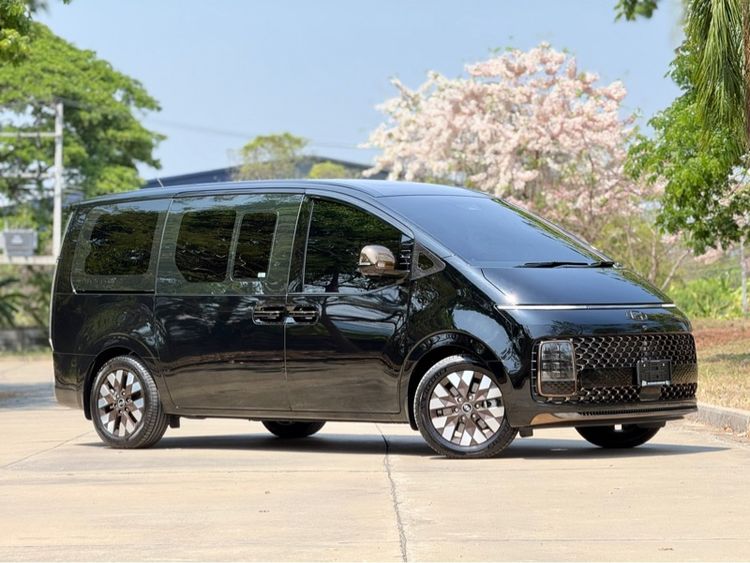 Hyundai Staria 2022 2.2 Premium with sunroof Van ดีเซล เกียร์อัตโนมัติ ดำ รูปที่ 2