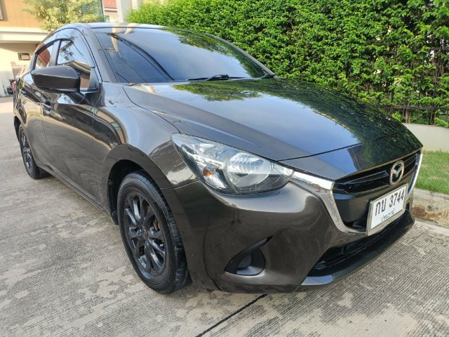 รถ Mazda Mazda 2 1.3 สี น้ำตาล