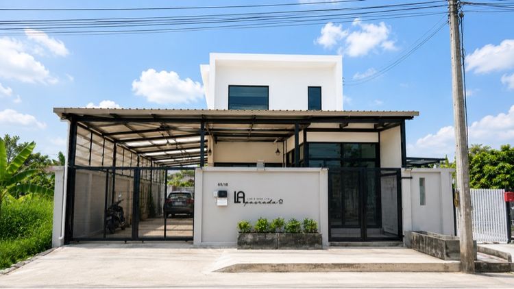 บ้านติดริมถนน ทำเลดี มึที่เหลือสร้างโกดัง