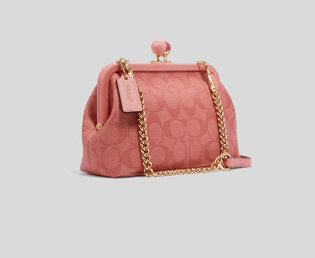 กระเป๋าสะพายข้าง COACH รุ่น Nora Kisslock ในสี Candy Pink