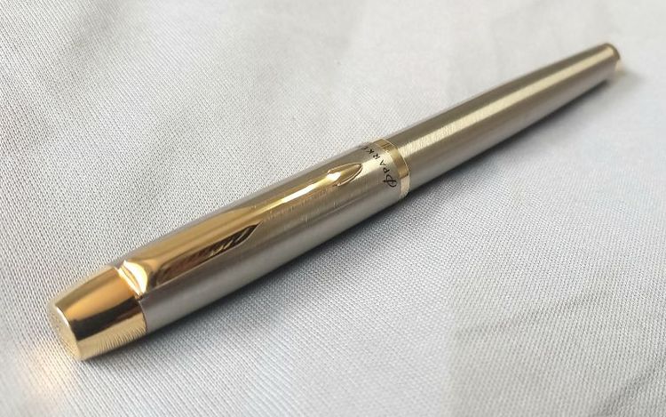 ปากกา Parker Im Stainless Steel Gold Trim Roller Ball Pen Brushed Finish มือสอง สภาพสวย พร้อมกล่อง