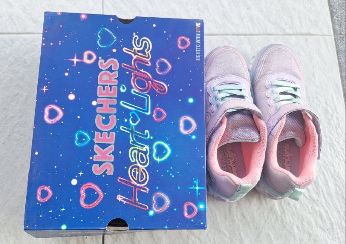 หญิง ม่วง อื่นๆ รองเท้าผ้าใบเด็ก skechers สภาพดี ขนาด 33.5