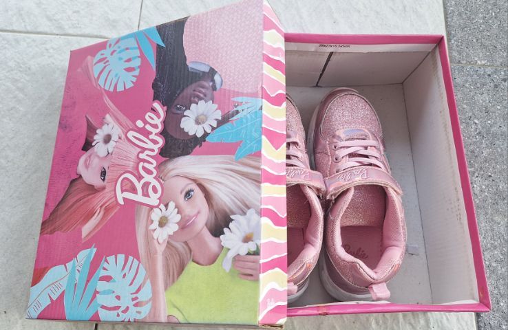 รองเท้าผ้าใบเด็ก barbie สภาพดี ขนาด 32