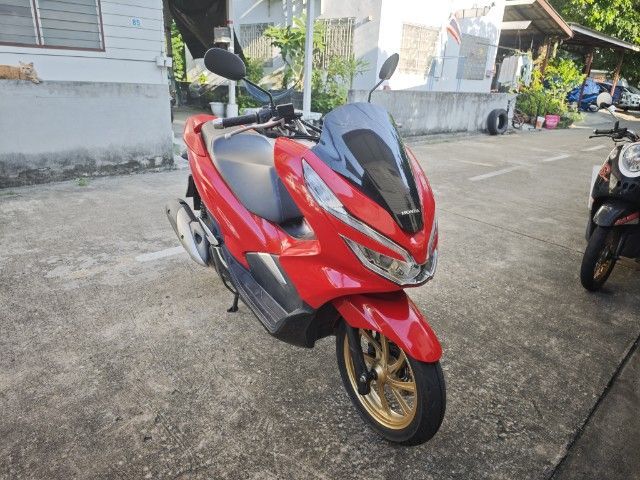 2020 ปรับราคาใหม่ขายรถจักรยานยนต์ honda PCX 150 รถบ้านแท้ๆเล่มพร้อมโอนครับเบอร์โทรศัพท์ 061-7523559
