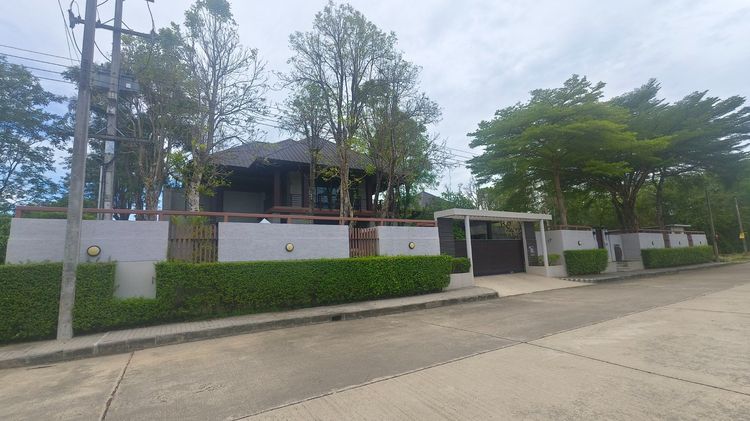 ตกแต่งครบ ขายบ้านกึ่งรีสอร์ทสไตล์ อยู่ติดสนามกอล์ฟ  ตั้งอยู่ในโครงการกฤษดา ซิตี้ กอล์ฟ ฮิลล์(โครงการ 26) อ.นครชัยศรี จ.นครปฐม รูปที่ 4
