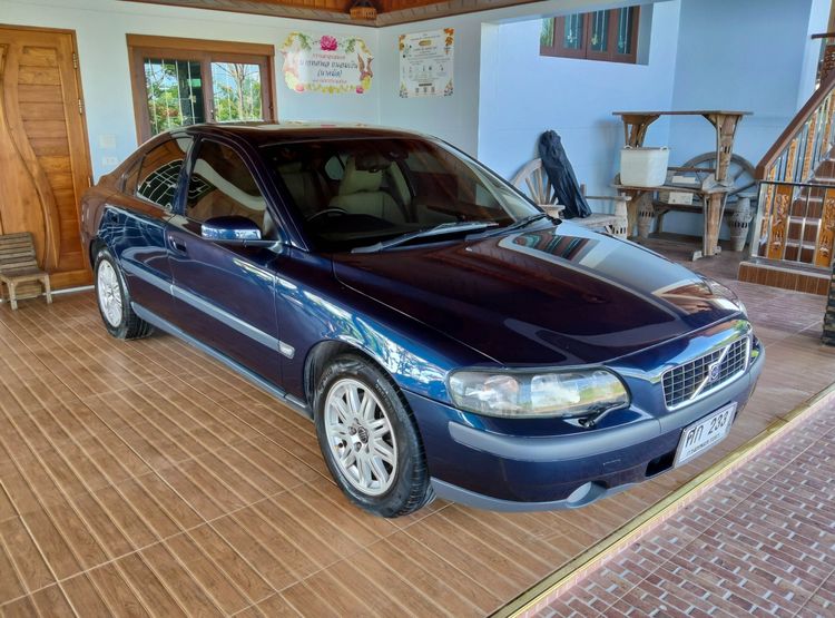 รถ Volvo S60 2.3 สี น้ำเงิน