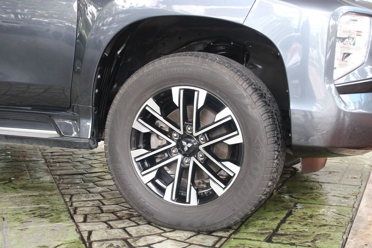 Mitsubishi Pajero Sport 2019 2.4 GT Premium Utility-car ดีเซล ไม่ติดแก๊ส เกียร์อัตโนมัติ ดำ รูปที่ 3