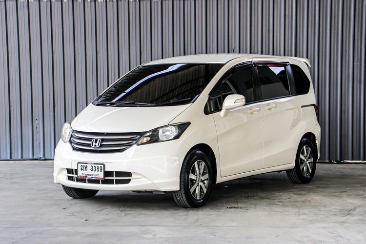 รถ Honda Freed 1.5 SE สี ขาว