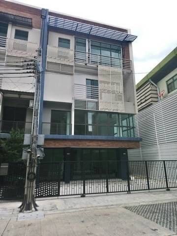 ไม่มี 	 ให้เช่าโฮมออฟฟิศ4ชั้น320 ตร.ม.ย่านนวลจันทร์รามอินทรา40ใกล้MRTรามอินทรากม.6 เลียบด่วน เหมาะทำโฮมออฟฟิศ โครงการดิสทริคเอกมัย-รามอินทรา หลังม