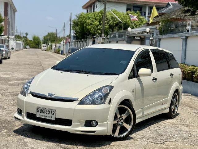 รถ Toyota Wish 2.0 Q Sport Touring II สี ขาว
