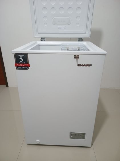 ช่องแช่แข็งของตู้เย็น SHARP รุ่น SJ-CH100T-W มีความจุ 98 ลิตร รูปที่ 4