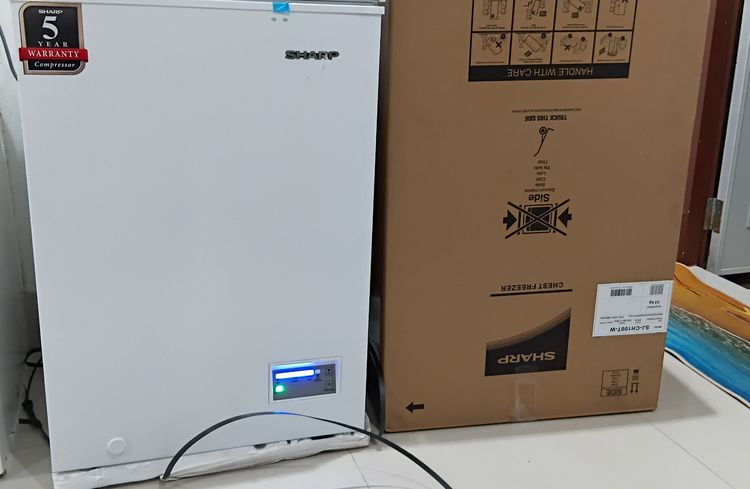 ช่องแช่แข็งของตู้เย็น SHARP รุ่น SJ-CH100T-W มีความจุ 98 ลิตร รูปที่ 2