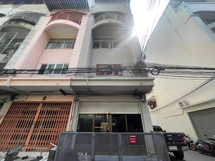 ตึกแถว 5 ชั้น ปรีดีพนมยงค์ 2 ให้เช่า