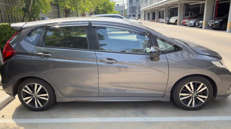 รถ Honda Jazz 1.5 RS Plus i-VTEC สี เทา