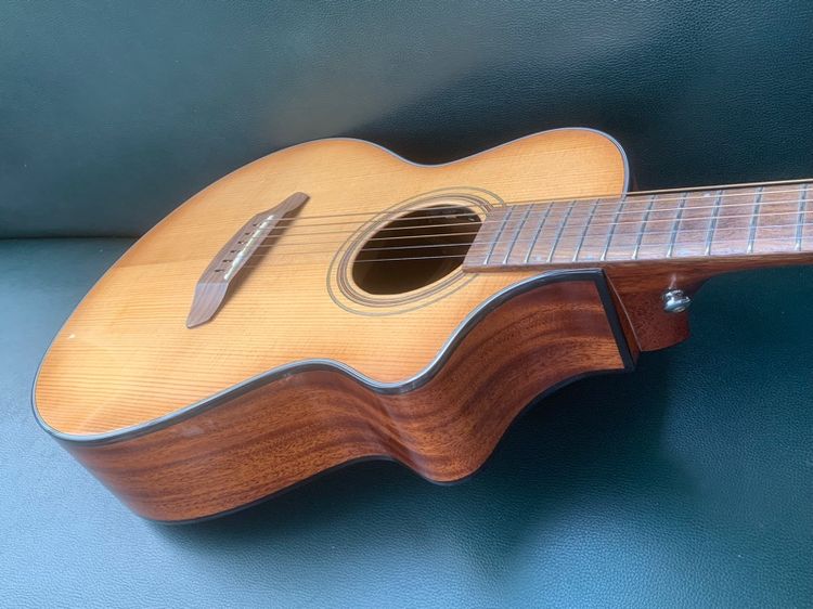 อื่นๆ กีต้าร์โปร่ง กีต้าร์ Breedlove ทรง Parlour “ALL SOLID”
