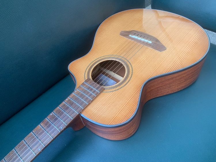 กีต้าร์ Breedlove ทรง Parlour “ALL SOLID” รูปที่ 3