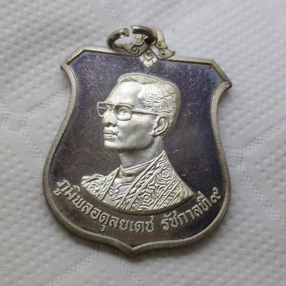 เหรียญมิ่งมหามงคล 6 รอบ ในหลวง รัชกาลที่ 9 เนื้อเงินขัดเงา ปี 2542 พร้อมกล่องเดิมๆ รูปที่ 5