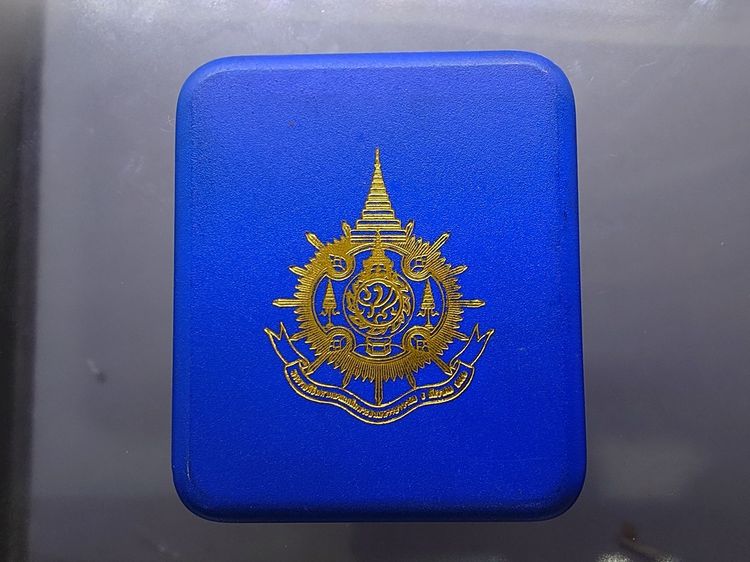 เหรียญมิ่งมหามงคล 6 รอบ ในหลวง รัชกาลที่ 9 เนื้อเงินขัดเงา ปี 2542 พร้อมกล่องเดิมๆ รูปที่ 9