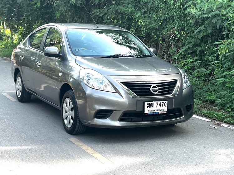รถ Nissan Almera 1.2 E สี น้ำตาล