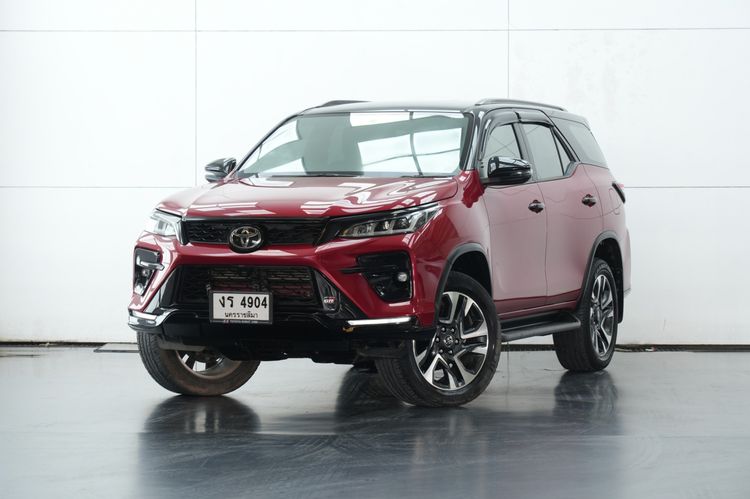 รถ Toyota Fortuner 2.4 Leader V สี แดง