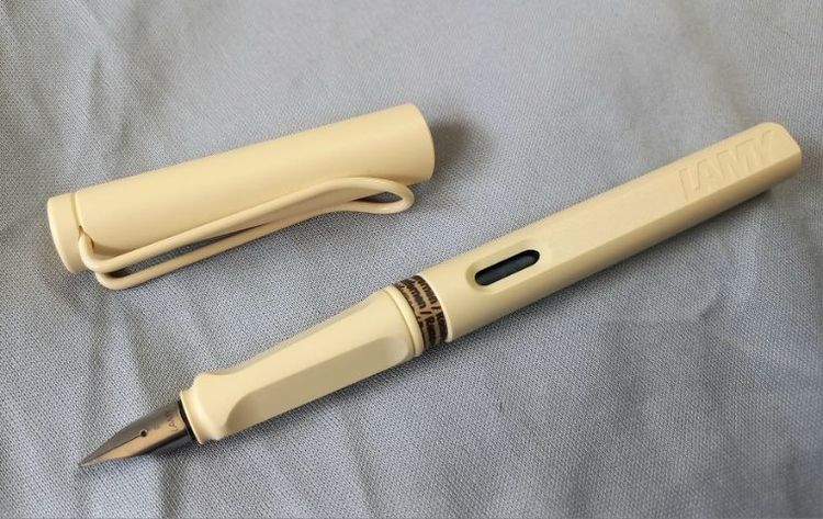 ปากกาหมึกซึม Lamy Safari Cream สีพิเศษ 2022 Special Edition รูปที่ 2
