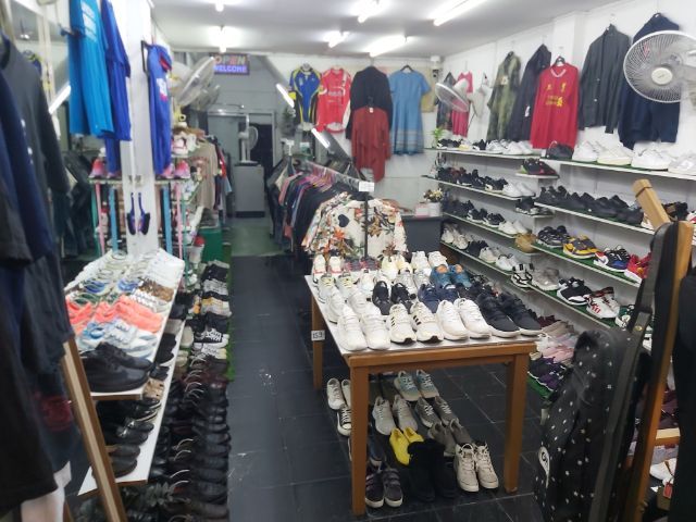 💢เซ้งร้านรองเท้าและเสื้อผ้ามือสองปากซอยลาดพร้าว 41 ตรงสถานีรถไฟฟ้าสีเหลืองภาวนา ทำเลทอง รูปที่ 4