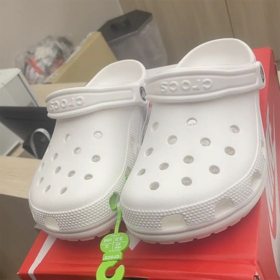 รองเท้าแตะแบบลำลอง ขาว หนังแท้ UK 5.5 | EU 38 2/3 | US 7 รองเท้า crocs classic 