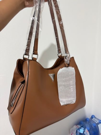 หญิง หนัง PU กระเป๋า Guess รุ่น ELSA SATCHEL สีน้ำตาล  