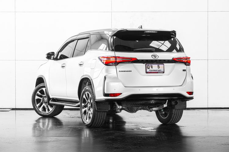 Toyota Fortuner 2021 2.8 Legender Black Top Utility-car ดีเซล ไม่ติดแก๊ส เกียร์อัตโนมัติ ขาว รูปที่ 4