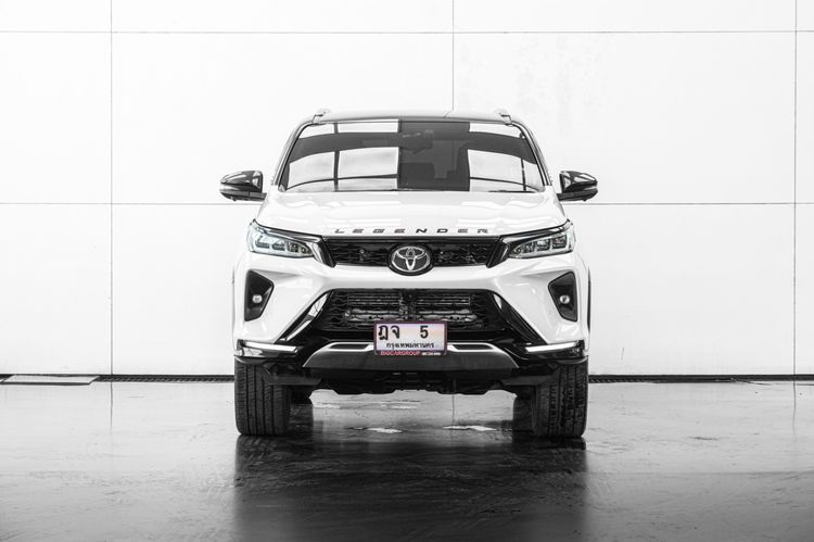 Toyota Fortuner 2021 2.8 Legender Black Top Utility-car ดีเซล ไม่ติดแก๊ส เกียร์อัตโนมัติ ขาว รูปที่ 3