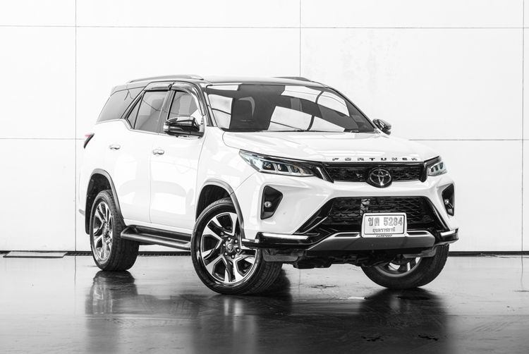 Toyota Fortuner 2020 2.8 Legender Black Top 4WD Utility-car ดีเซล ไม่ติดแก๊ส เกียร์อัตโนมัติ ขาว รูปที่ 2