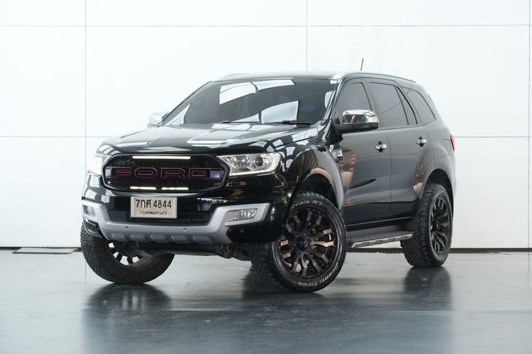 รถ Ford Everest 2.2 Titanium Plus สี ดำ