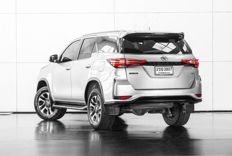 Toyota Fortuner 2022 2.4 Leader V Utility-car ดีเซล ไม่ติดแก๊ส เกียร์อัตโนมัติ เทา รูปที่ 4