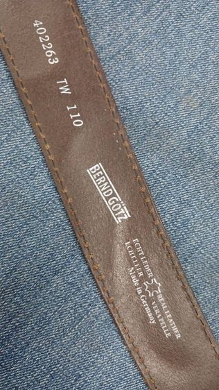 เข็มขัดหนังแท้ BERND GOTZ
made in Germany เอว 39 ถึง 43
กว้าง 1.4 ยาวรวมหัว 49 เอวเล็กถอดตัดสายได้ หนังสวย หล่อ รูปที่ 3