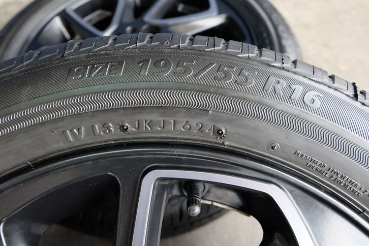 👉  Yaris Cross 16 นิ้ว 4รู100  + ยาง  Bridgestone  195 55R16  ยางปีปี23 + ปี24 อย่างละคู่  รูปที่ 4