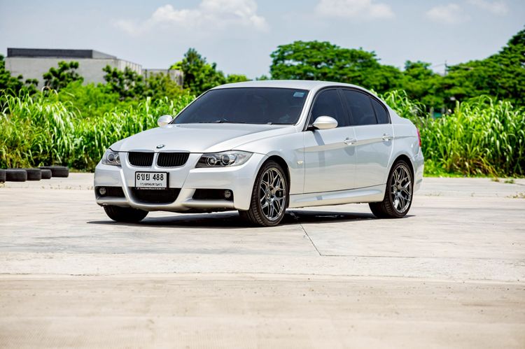 รถ BMW Series 3 318i สี เทา