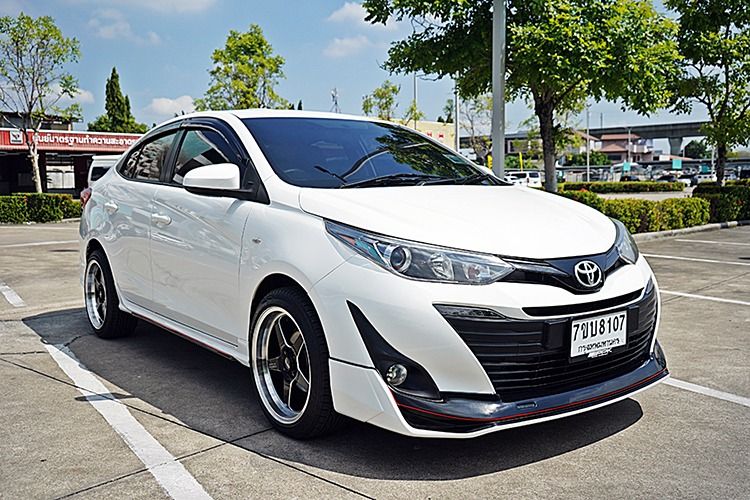 Toyota Yaris ATIV 2017 1.2 J Sedan เบนซิน ไม่ติดแก๊ส เกียร์อัตโนมัติ ขาว รูปที่ 3