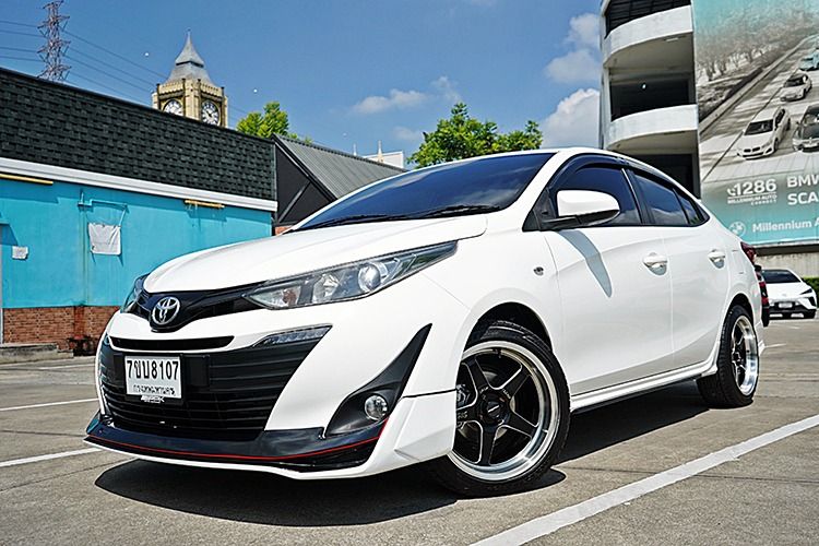 รถ Toyota Yaris ATIV 1.2 J สี ขาว