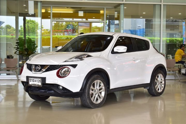 รถ Nissan Juke 1.6 V สี ขาว