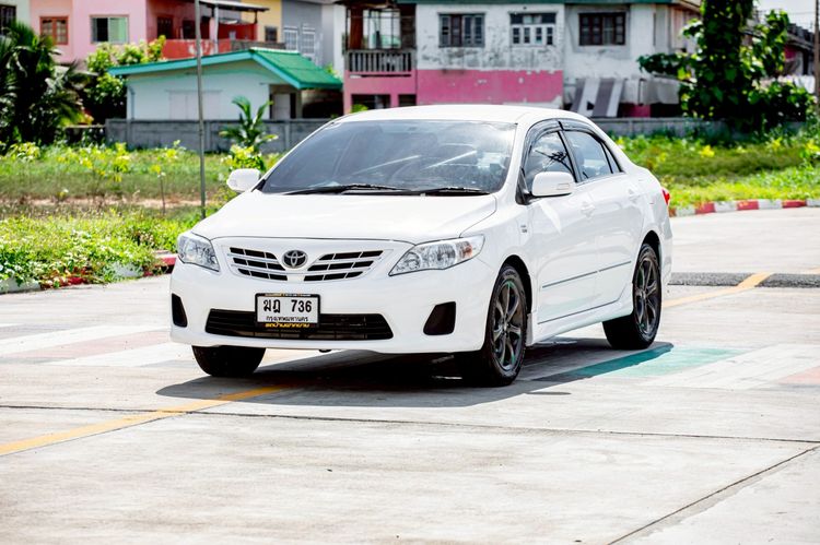 รถ Toyota Altis 1.8 E สี ขาว